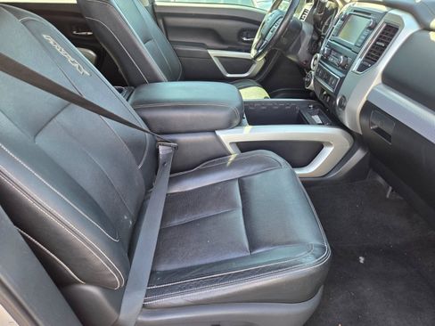 Used 2019 Nissan Titan PRO-4X w/ Pro-4x Convenience Package AWD/4WD image 15