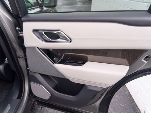 Used 2018 Land Rover Range Rover Velar image 41