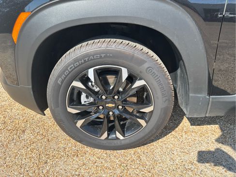 Used 2023 Chevrolet TrailBlazer LT w/ Convenience Package FWD image 12