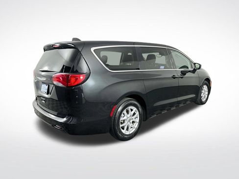 Used 2023 Chrysler Voyager LX FWD image 8