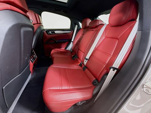 Used 2023 Porsche Cayenne Platinum Edition image 23