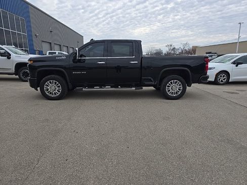Used 2023 Chevrolet Silverado 2500 High Country image 3