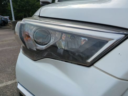 Used 2016 Toyota 4Runner Limited w/ Four Season Floor Mat Package AWD/4WD image 10