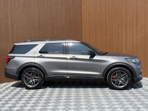 Used 2025 Ford Explorer ST-Line w/ Premium Package RWD image 15