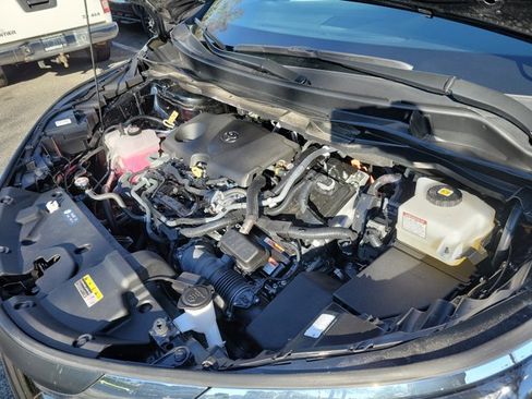 Used 2025 Toyota Sienna XLE image 38