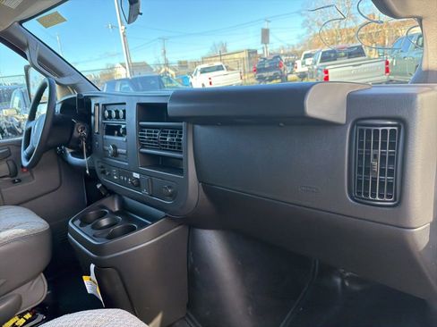 New 2025 Chevrolet Express 3500 Work Van w/ Power Convenience Package image 17