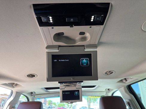Used 2015 Chevrolet Suburban LTZ AWD/4WD image 25