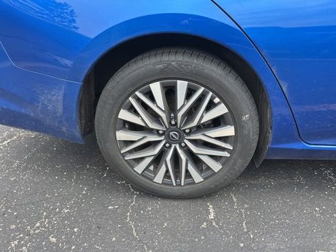 Used 2025 Nissan Altima 2.5 SV FWD image 9