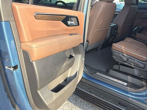 New 2026 Chevrolet Suburban High Country AWD/4WD image 17