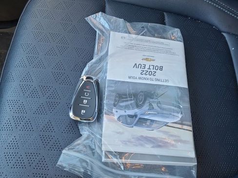 Certified 2022 Chevrolet Bolt EUV Premier w/ Super Cruise Package image 9