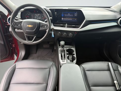 Used 2025 Chevrolet Trax LS FWD image 26