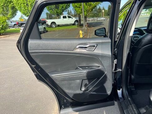 Used 2025 Kia Sportage SX AWD/4WD image 11