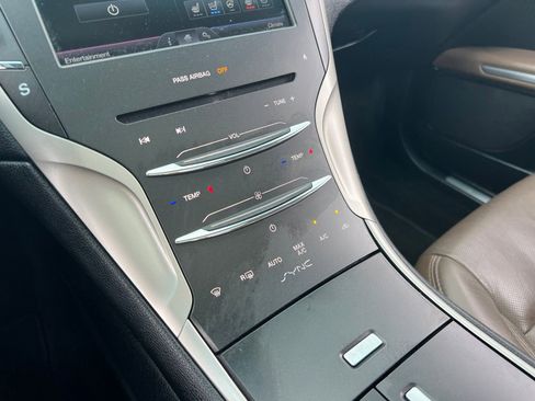 Used 2016 Lincoln MKZ w/ Equipment Group 300A Reserve FWD image 15