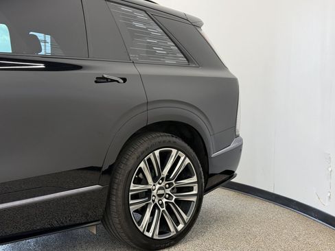 Used 2026 Cadillac Vistiq Platinum w/ LPO, Floor Liner Package AWD/4WD image 5