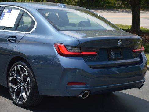 Certified 2025 BMW 330i Sedan RWD image 3
