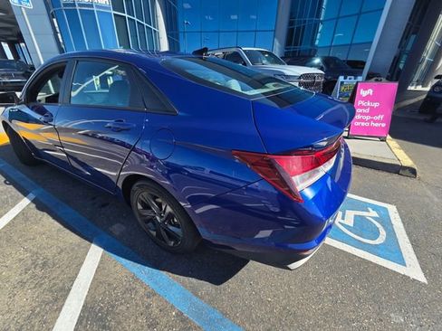 Used 2021 Hyundai Elantra SEL w/ Convenience Package FWD image 4