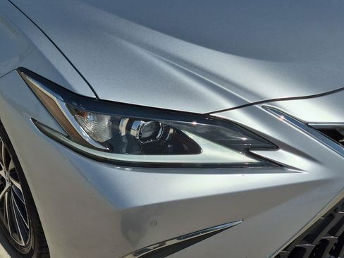Used 2023 Lexus ES 250 w/ Premium Package AWD/4WD image 11