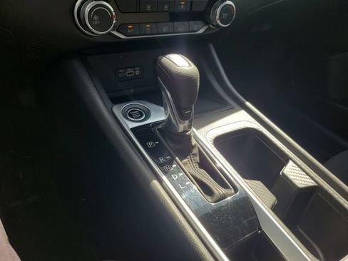 Used 2022 Nissan Sentra SV FWD image 23