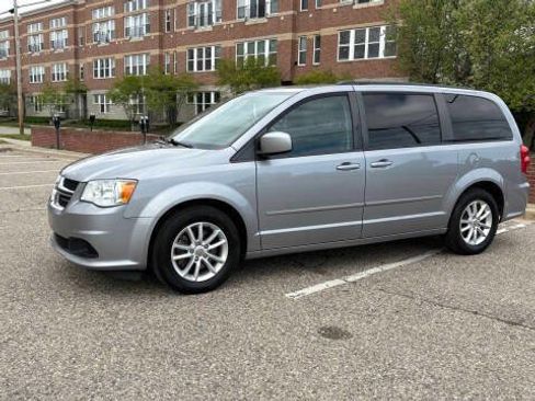 Used 2016 Dodge Grand Caravan SXT w/ Rear Park Assist Package image 3