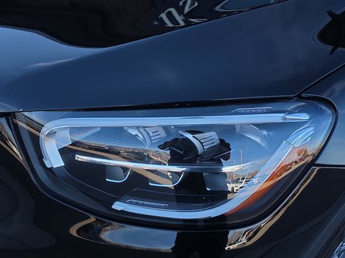 Certified 2021 Mercedes-Benz GLC 300 4MATIC image 9