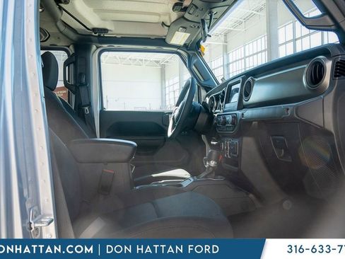 Used 2023 Jeep Gladiator Sport image 22