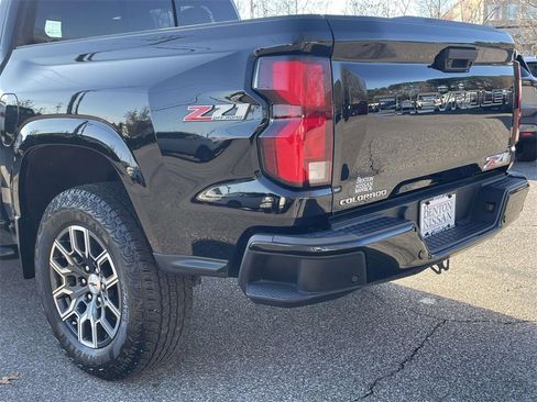 Used 2023 Chevrolet Colorado Z71 w/ Z71 Convenience Package 2 image 12
