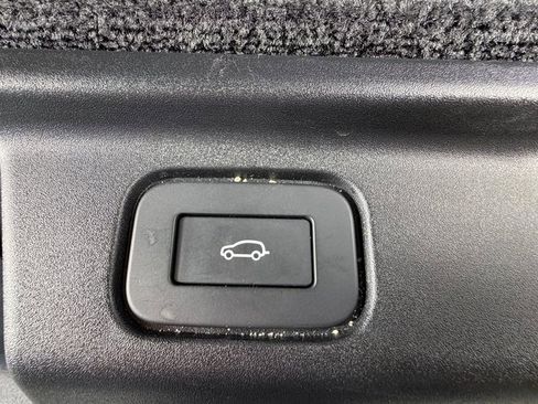 Used 2025 Land Rover Range Rover Long Wheelbase SE image 11