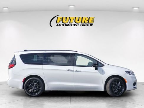 New 2026 Chrysler Pacifica Limited w/ S Appearance Package AWD/4WD image 2