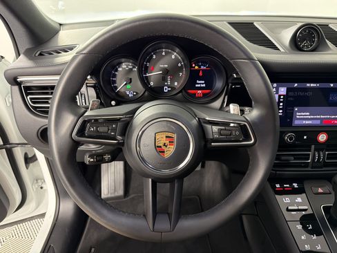 Certified 2025 Porsche Macan AWD/4WD image 10
