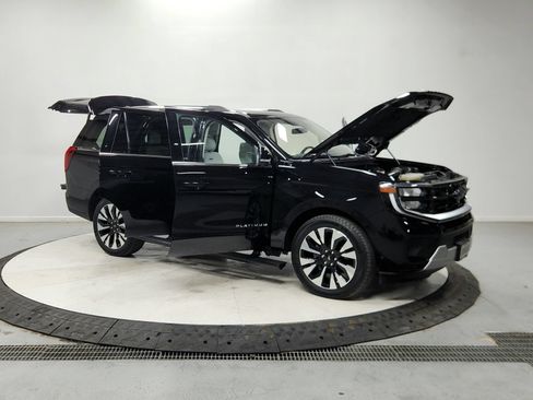 Used 2025 Ford Expedition Platinum w/ Driver's Package AWD/4WD image 10