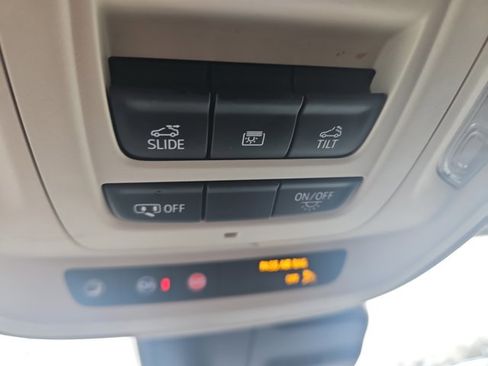 Used 2022 Buick Envision Avenir w/ Technology Package II image 21