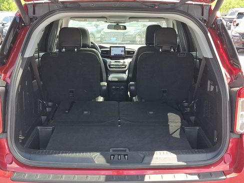 Certified 2022 Ford Explorer XLT w/ Equipment Group 202A AWD/4WD image 28