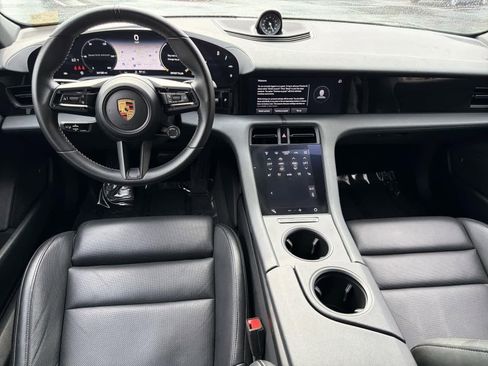 Used 2022 Porsche Taycan image 10