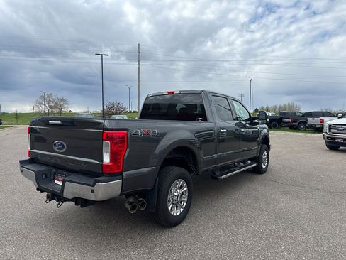 Used 2018 Ford F250 XLT w/ XLT Premium Package AWD/4WD image 5