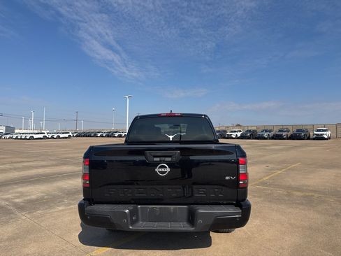 Certified 2022 Nissan Frontier SV w/ Technology Package image 12