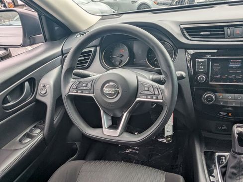 Used 2020 Nissan Rogue S FWD image 3