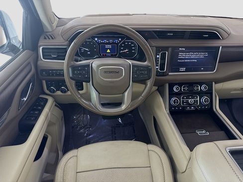 Used 2021 GMC Yukon XL Denali w/ Denali Premium Package image 17