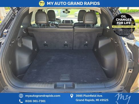 Used 2020 Jeep Cherokee Trailhawk w/ Cold Weather Group AWD/4WD image 24