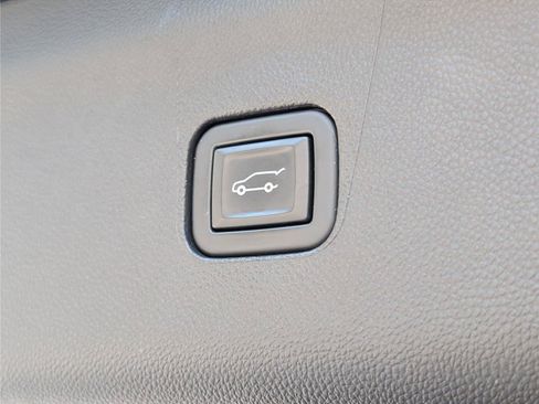 Used 2021 Buick Enclave Essence w/ Sound and Sites Package AWD/4WD image 15