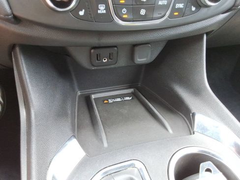 Used 2022 Chevrolet Traverse LT w/ Midnight/Sport Edition AWD/4WD image 33