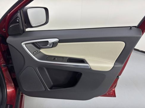 Used 2017 Volvo XC60 T5 Dynamic w/ Preferred Option Package image 42