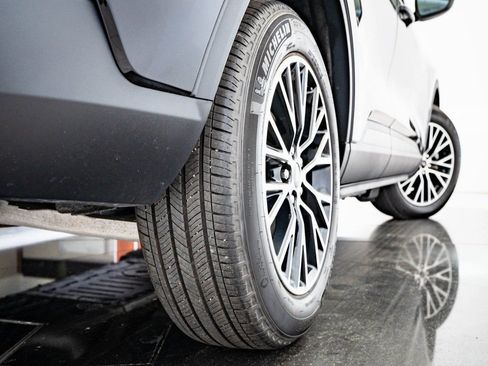 Used 2024 Ford Escape SE w/ Class II Trailer Tow Package FWD image 41