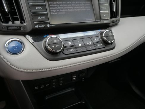 Certified 2018 Toyota RAV4 XLE AWD/4WD image 23