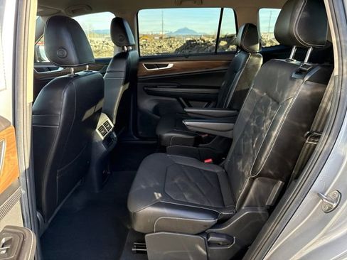 Used 2024 Volkswagen Atlas SE image 14