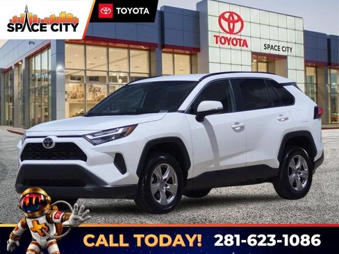 Used 2025 Toyota RAV4 XLE FWD image 1