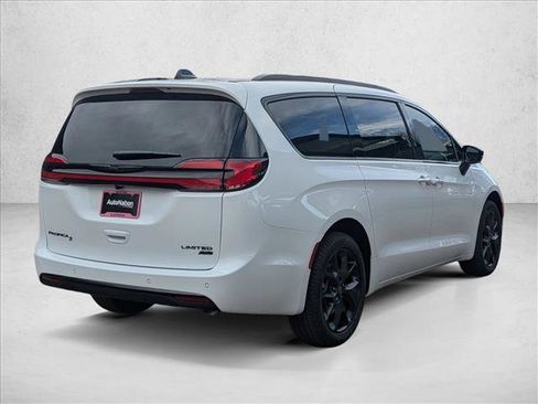 New 2026 Chrysler Pacifica Limited image 2