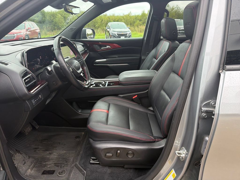 Certified 2024 Chevrolet Traverse RS w/ LPO, Floor Liner Package AWD/4WD image 23