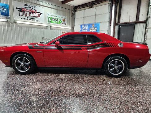 Used 2012 Dodge Challenger SXT RWD image 4
