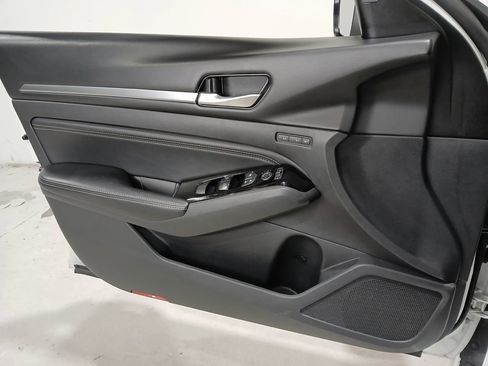 Used 2020 Nissan Altima 2.0 Platinum FWD image 29