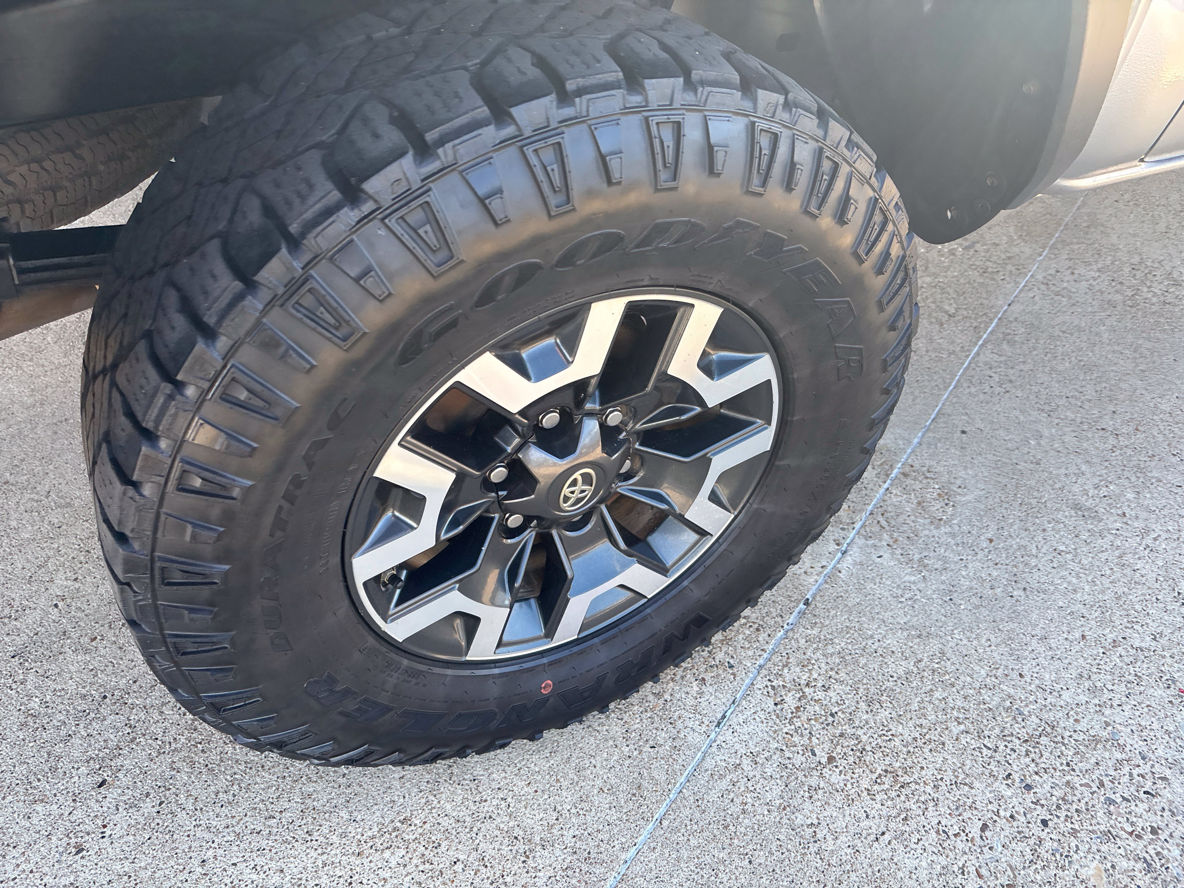 Used 2019 Toyota Tacoma TRD Off-Road w/ Technology Package AWD/4WD image 14